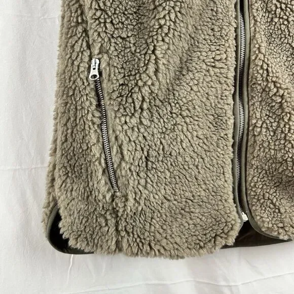 BDG Urban Outfitters Medium Borg Sherpa Vest Brown Zip Pockets Sleeveless Cozy - Picture 3 of 12